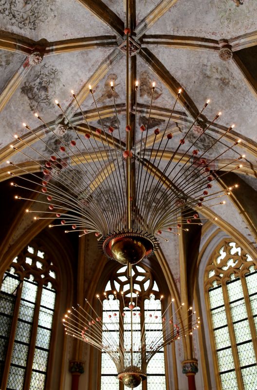 Chandelier Hanging in Kansas City, KS